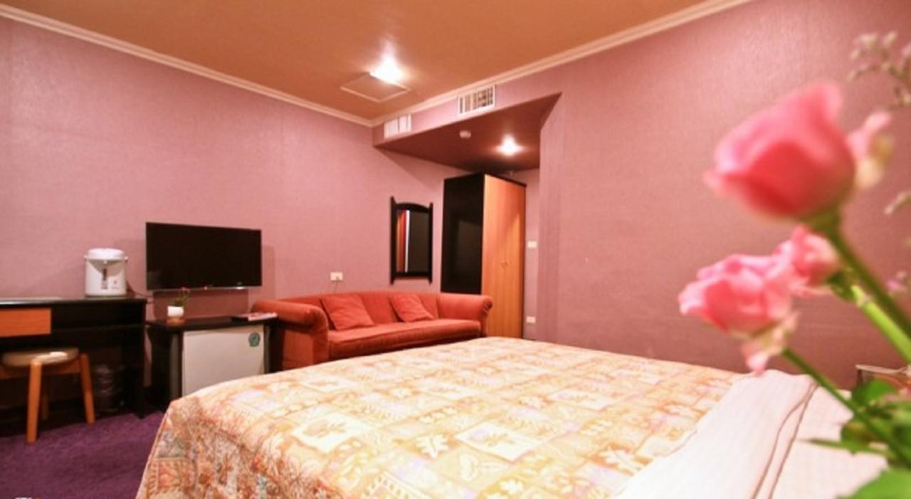 Red Cabin Inn Taipei Exterior photo