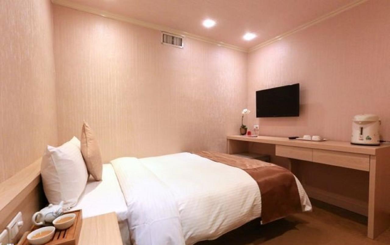 Red Cabin Inn Taipei Exterior photo